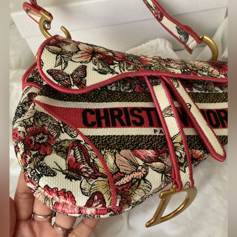 ✅SOLD ✅ Dior Fuschia and Gold Floral Saddle Bag - Picture 3 of 9